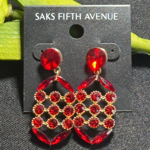 Glamorous Saks Fifth Avenue Red Crystal Post With Dangle Waffle Design 2 in - Picture 2 of 9